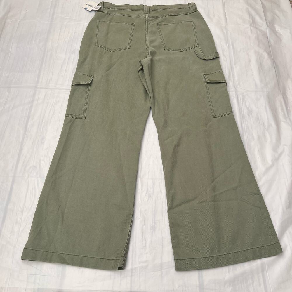 Arizona Women's High-Rise Straight Cargo Green Pant-Juniors Size 13 - Picture 2 of 10